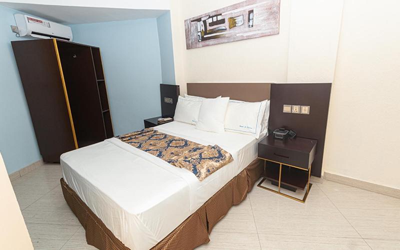 Hotel Le Figaro Douala Esterno foto