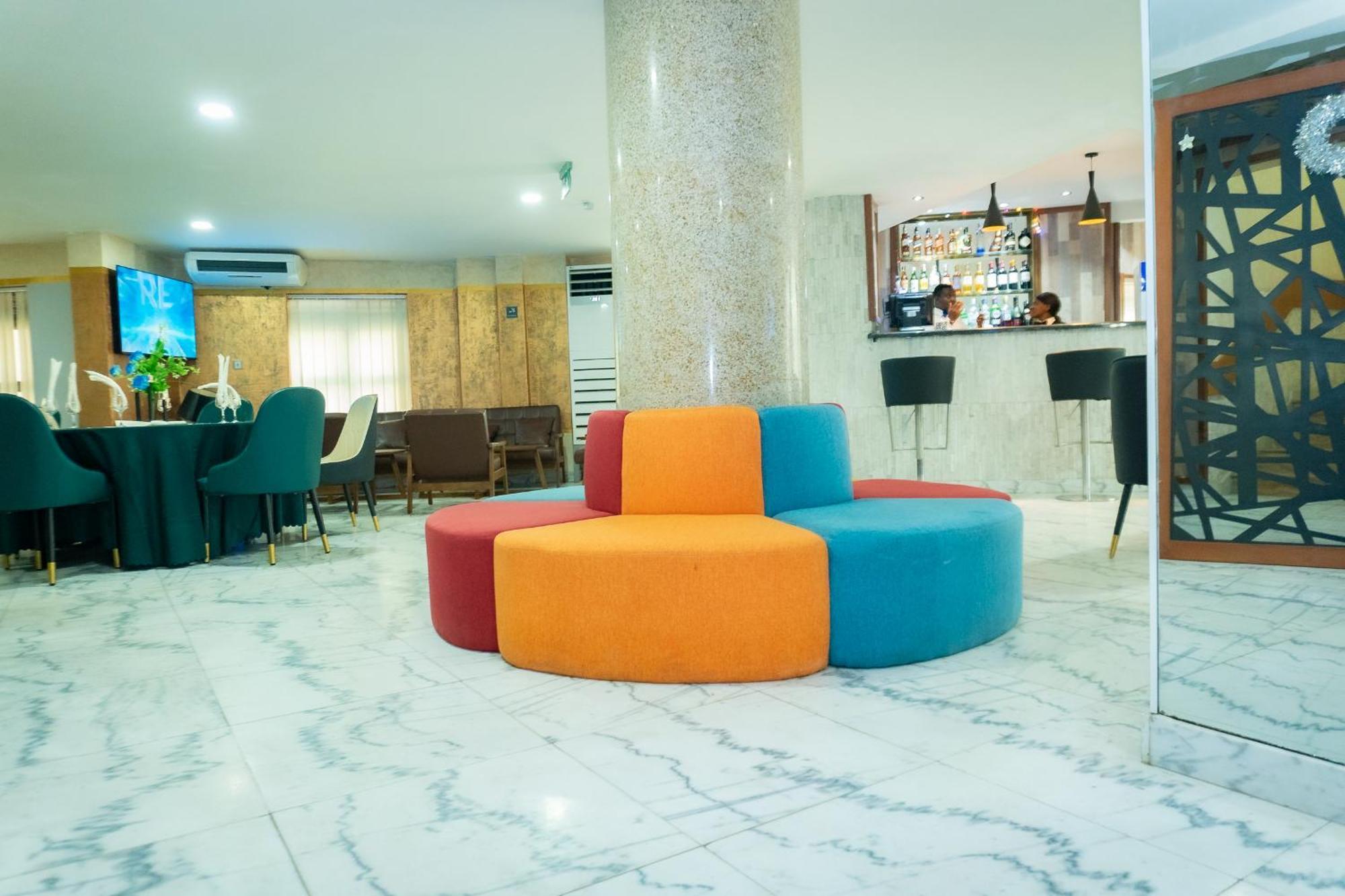 Hotel Le Figaro Douala Esterno foto
