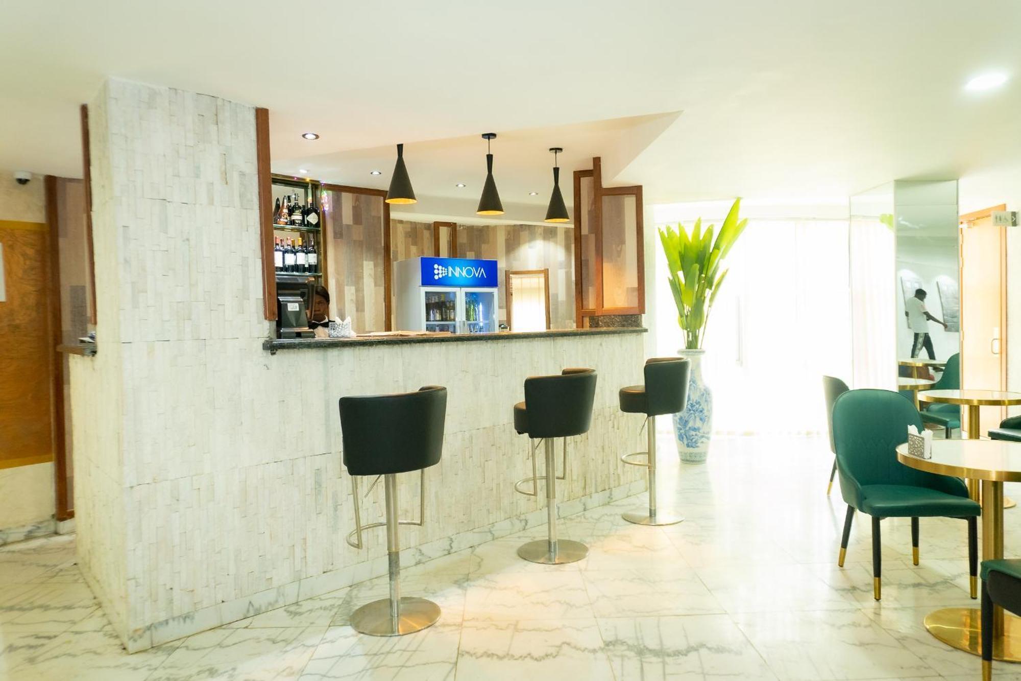Hotel Le Figaro Douala Esterno foto
