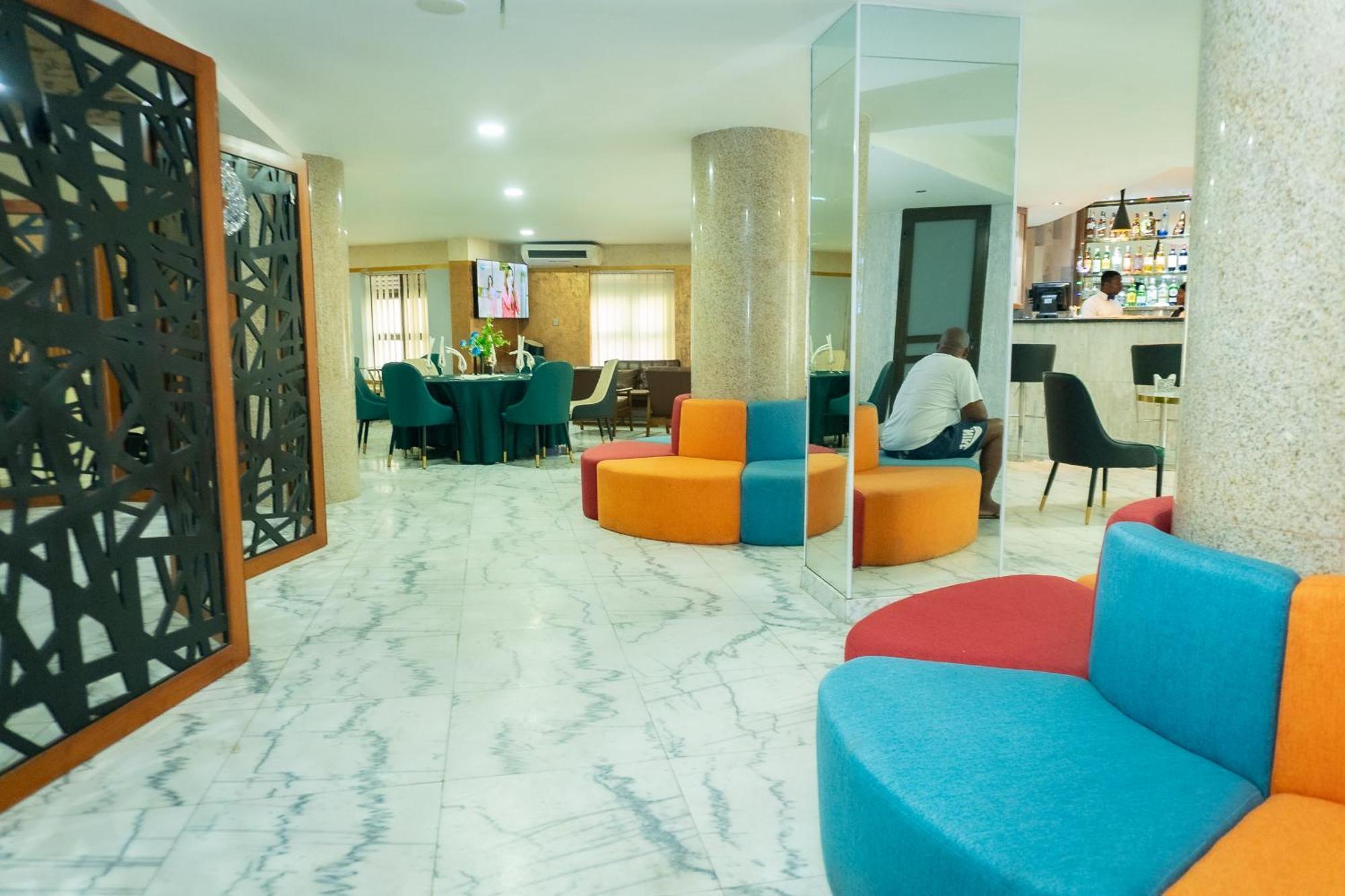 Hotel Le Figaro Douala Esterno foto