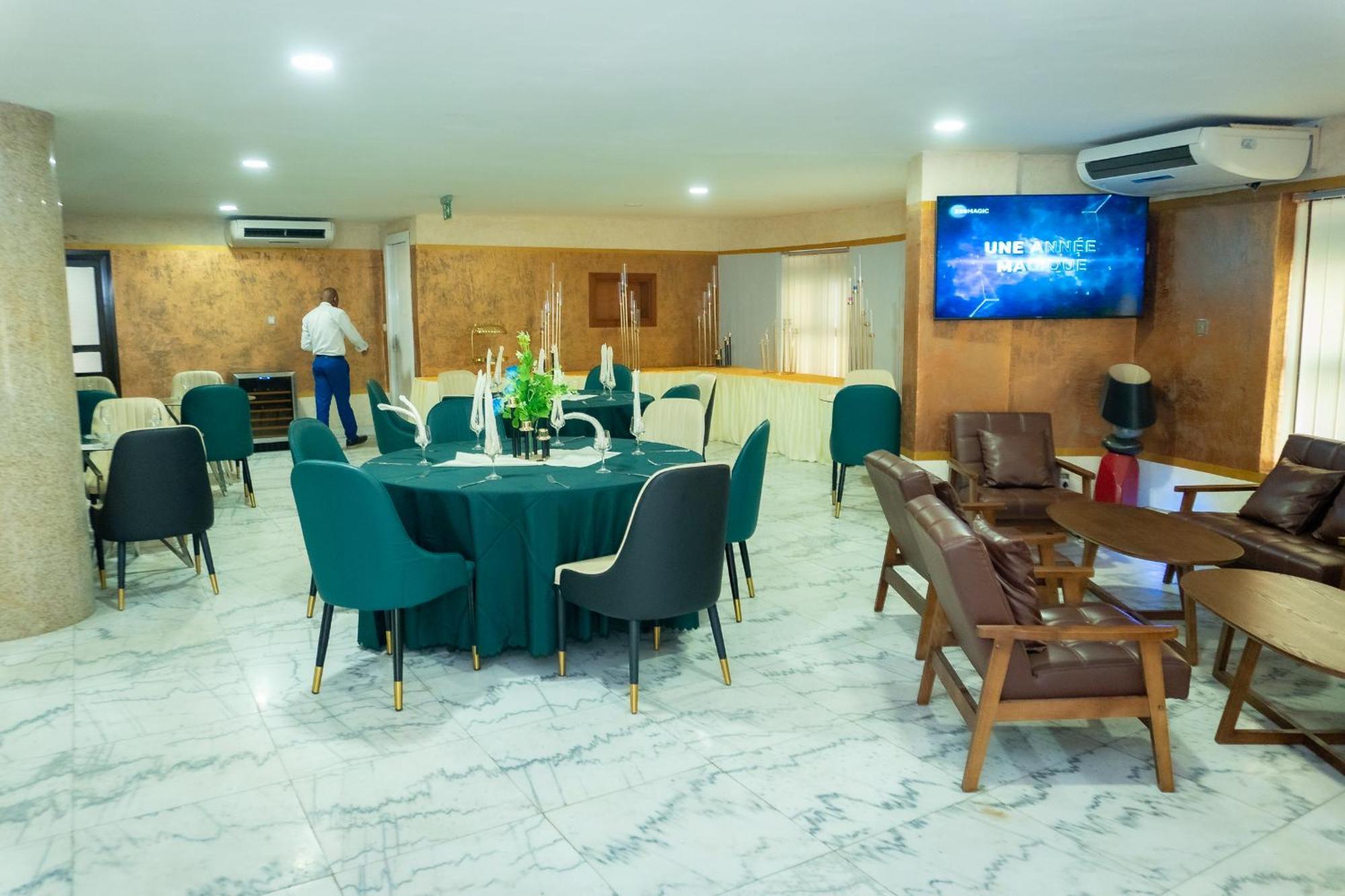 Hotel Le Figaro Douala Esterno foto