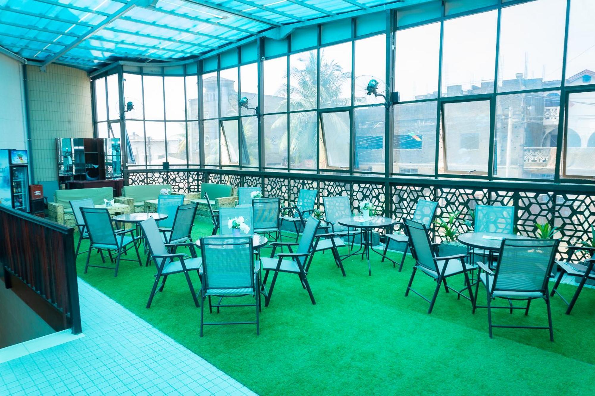 Hotel Le Figaro Douala Esterno foto