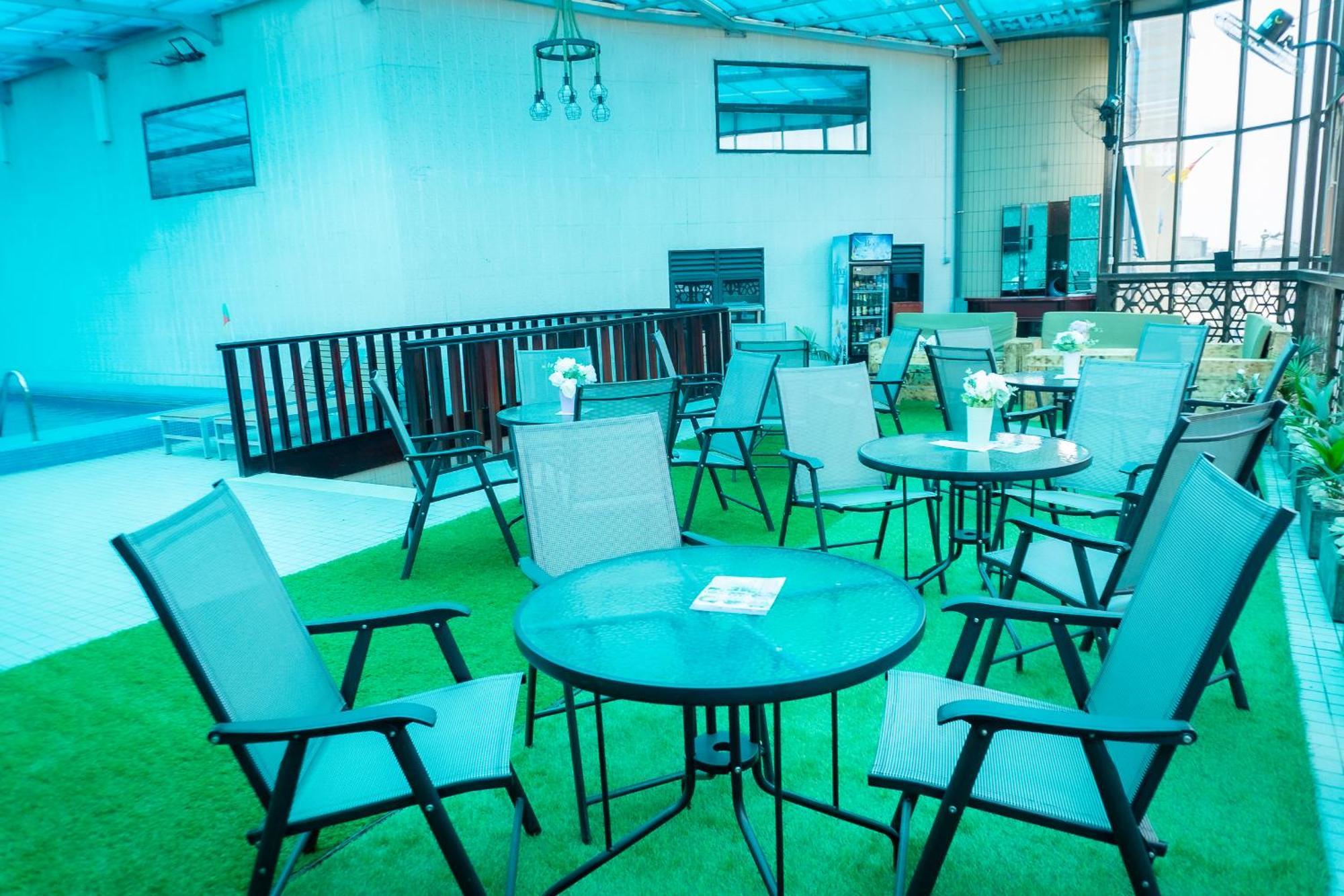 Hotel Le Figaro Douala Esterno foto